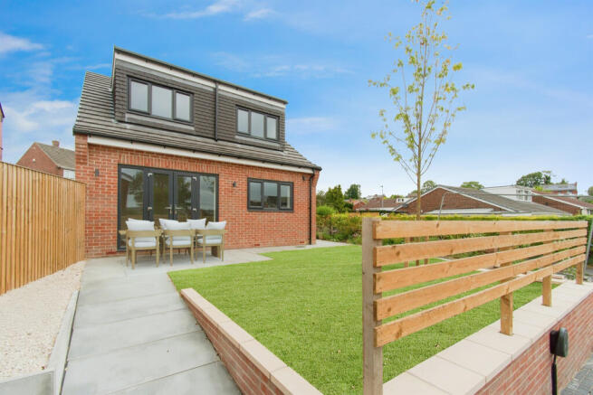 3-bed detached on Acacia Drive, Castleford, £240,000
