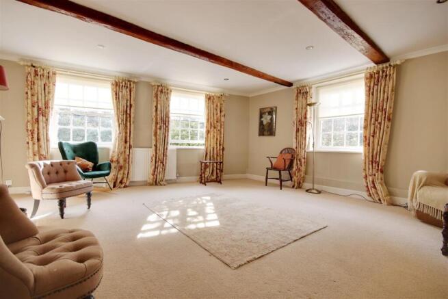 Living room 3.jpg