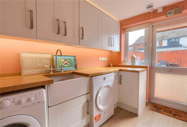 4 bed Semi-Detached for sale Image 9