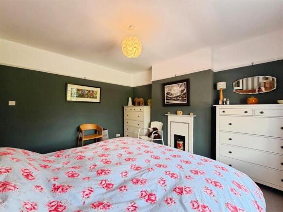 4 bed Semi-Detached for sale Image 12