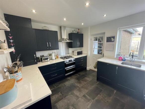 Kitchen 1.jpg