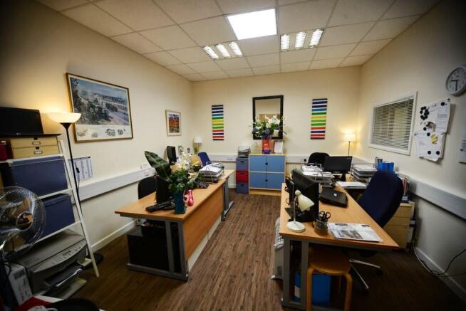 2/3 Person office