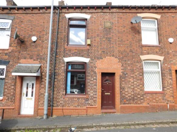 2 bed Terraced for sale in oldham