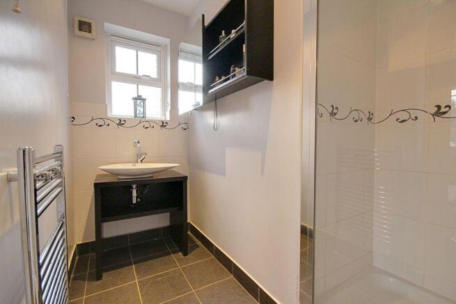 Ensuite to Bed 1