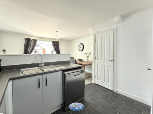 4 bed Semi-Detached for sale Image 9