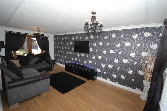 LOUNGE/