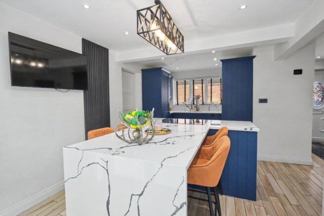 4 bed Detached for sale Image 5