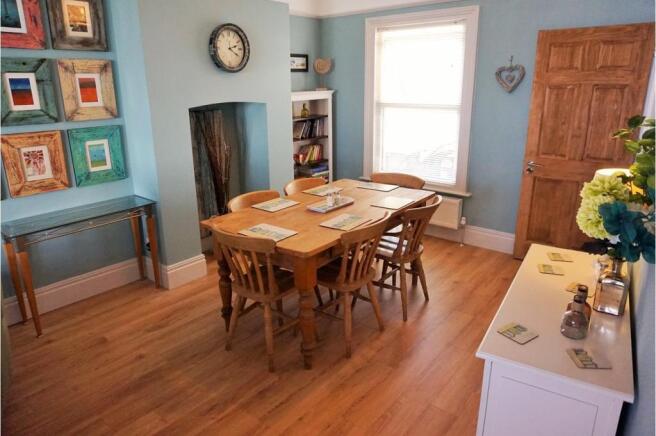 Lounge/Dining Room