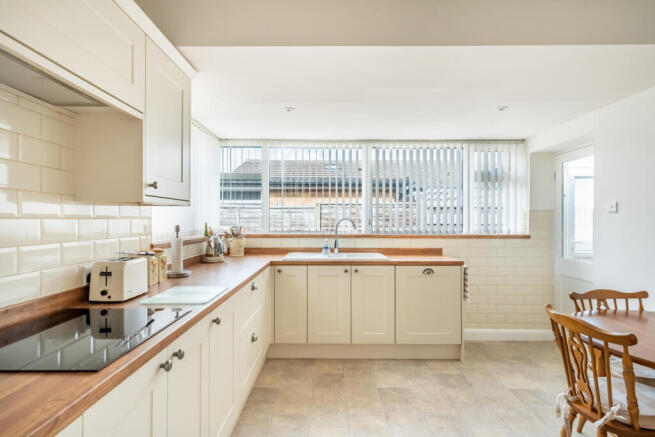 2 bed Detached Bungalow for sale Image 4