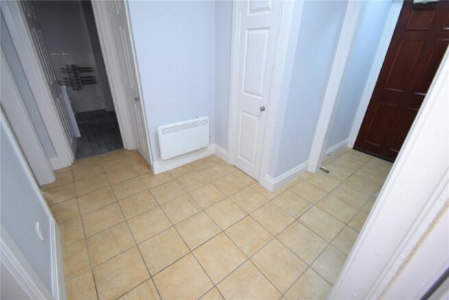 2 bed Apartment to rent Image 8