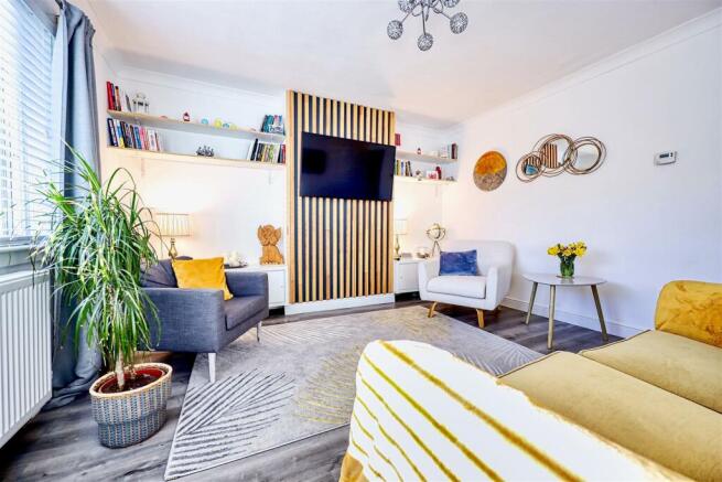 2_Living_room_Wooden_Slats.jpg