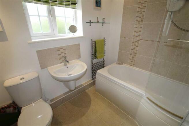 FAMILY BATHROOM/WC