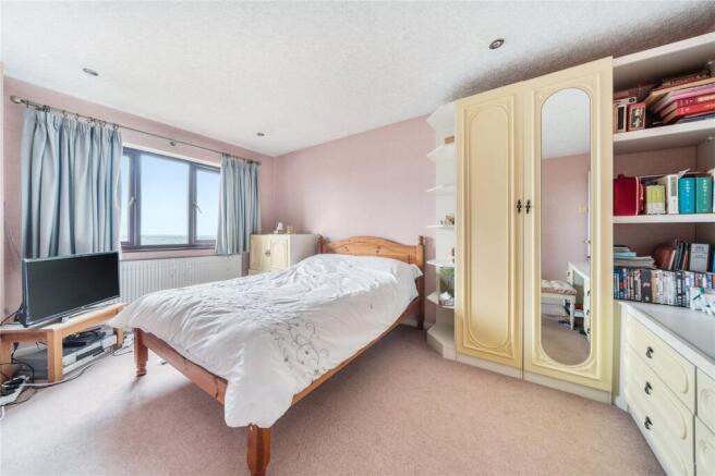 5 bed Detached for sale Image 8