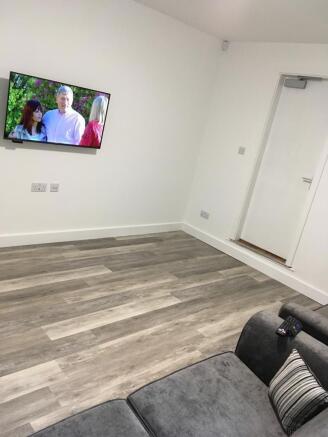 6 bed House Share to rent Image 5