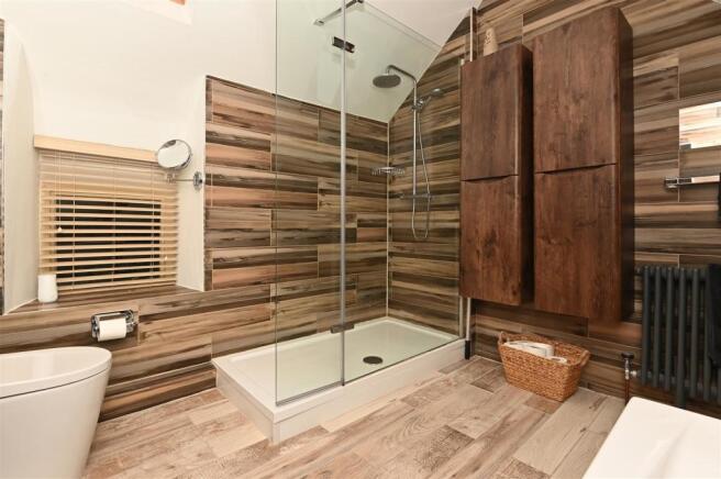 Bathroom - shower.jpg