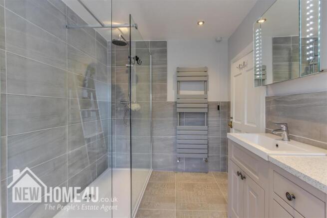FAMILY BATHROOM: