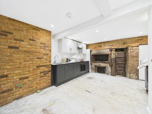 CAM04693G0-PR0031...