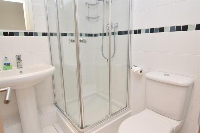 6 Ensuite.JPG