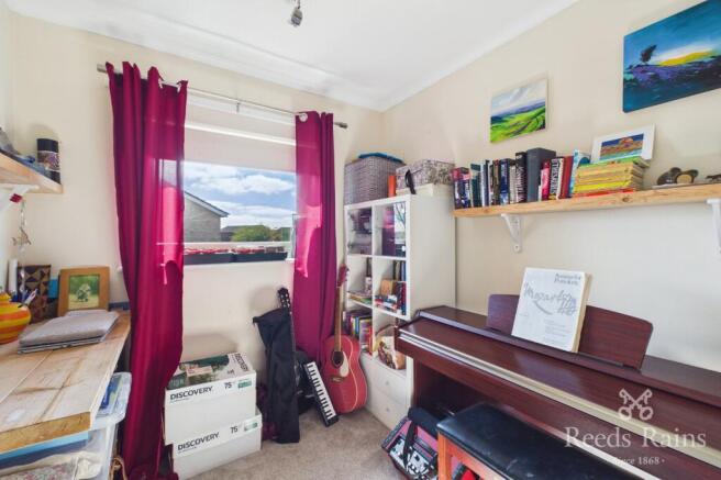 4 bed Semi-Detached for sale Image 10