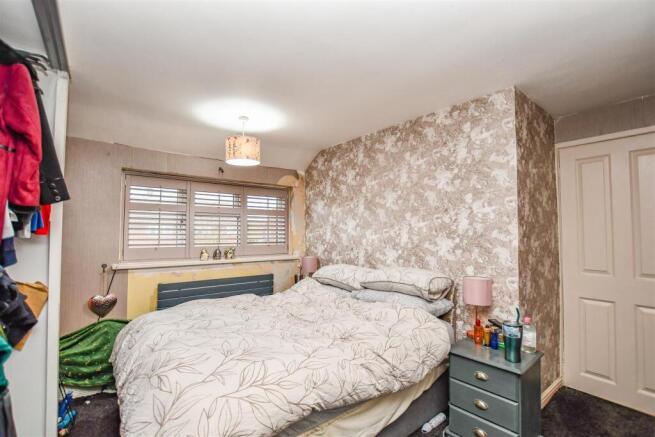 Bedroom 1.jpg