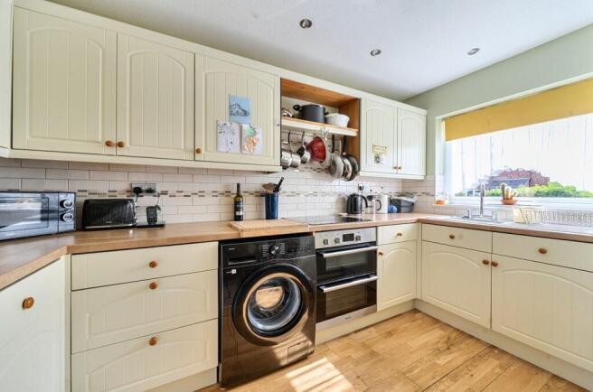 Hadrian Road, Andover, SP10 5JN photo 4