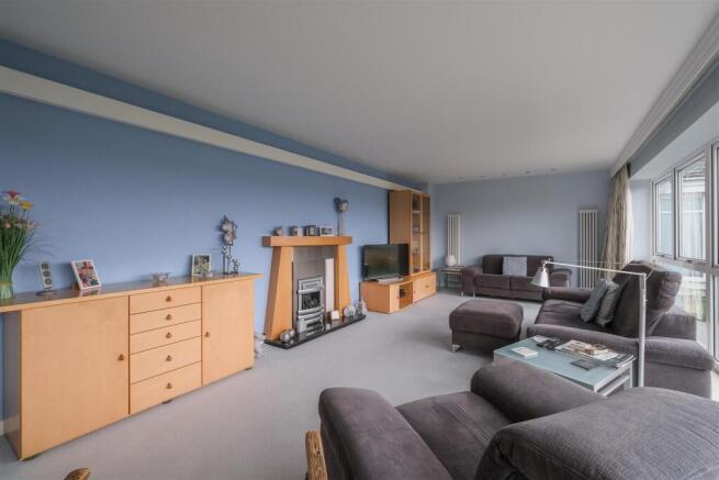 4 bed Detached for sale Image 8