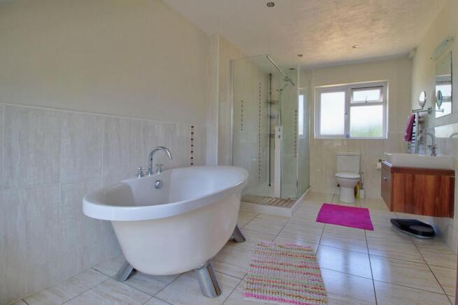 Large jet shower & freestanding bath tub