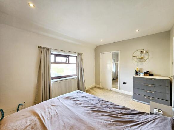 2 bed Semi-Detached for sale Image 9