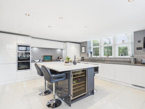 3 bed House for sale Image 10