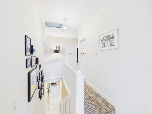 4 bed Semi-Detached for sale Image 9