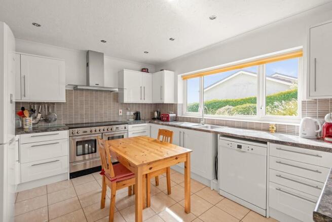 Kitchen/Breakfast...