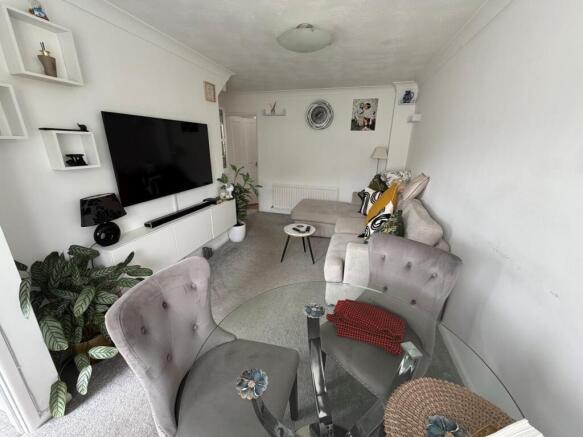 20 sandyhurst lounge pic new.jpg