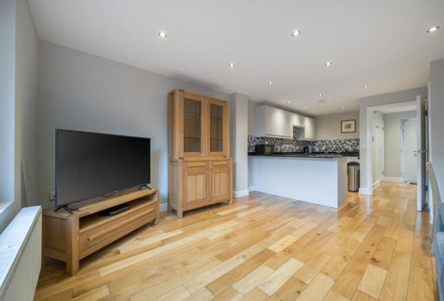 1376803-11-691208...