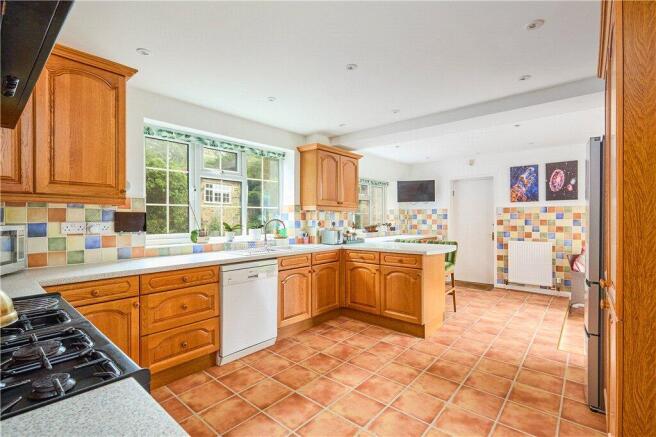 5 bed Detached for sale Image 5