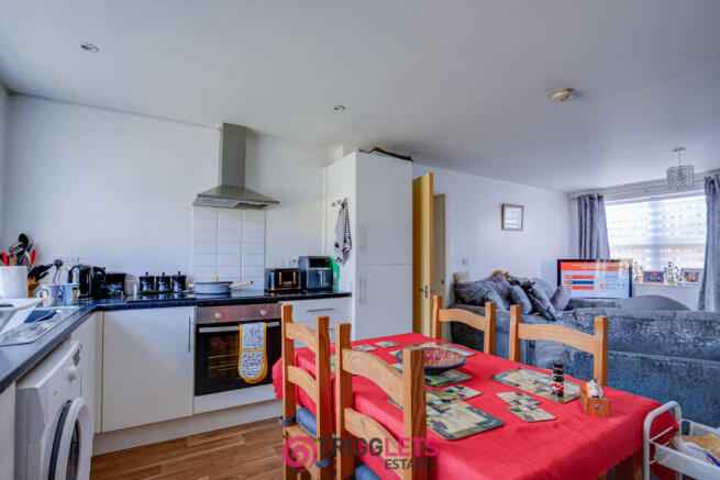 2 bed Flat for sale Image 6