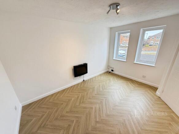 2 bed Terraced to rent Image 5