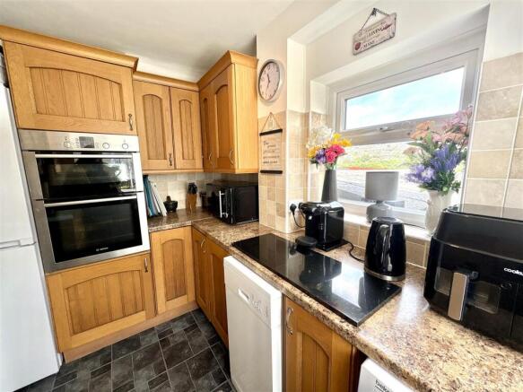3 bed Semi-Detached for sale Image 5