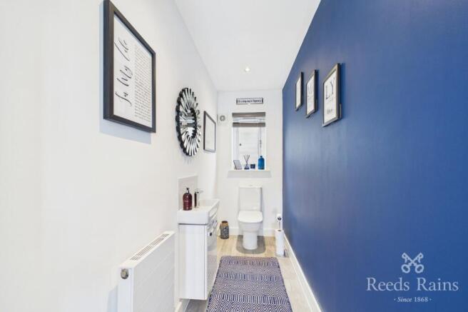 4 bed Detached for sale Image 6
