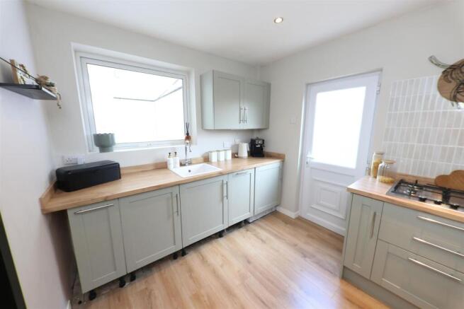 3 bed Semi-Detached for sale Image 6