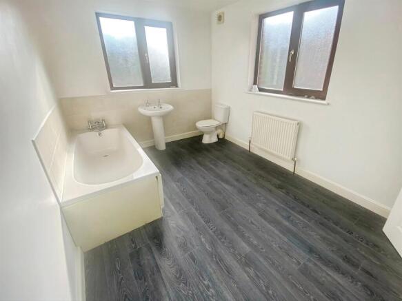 3 bed Terraced for sale Image 10
