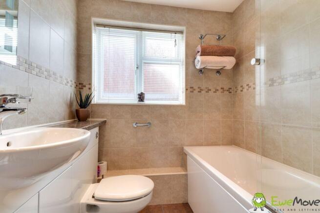 Fresh & Stylish Bathroom