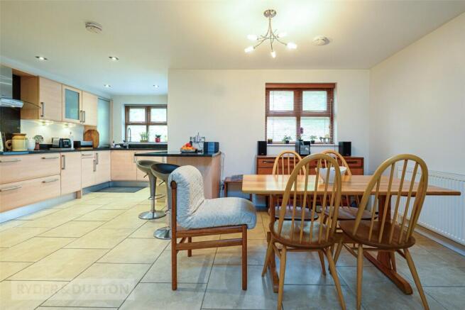 4 bed Terraced for sale Image 6