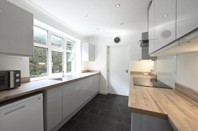 6 bed Detached for sale Image 5