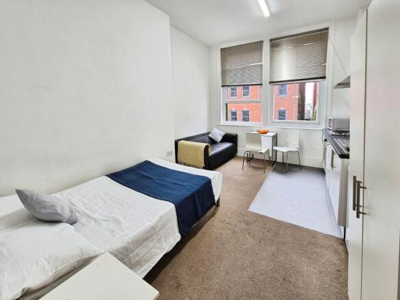 Studio to rent Image 2