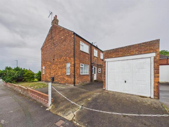 3 bed Semi-Detached for sale Image 2