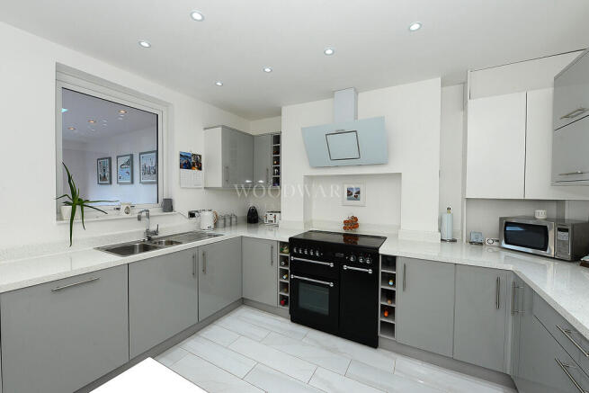 Kitchen/Breakfast...