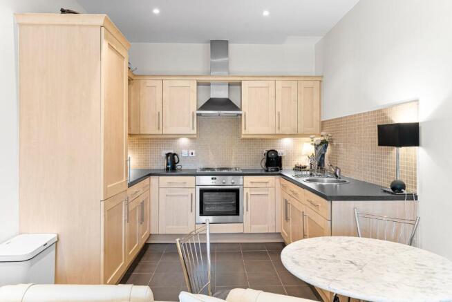 2 bed Flat for sale Image 4