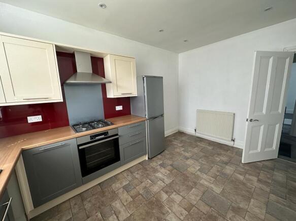 2 bed Apartment to rent Image 5