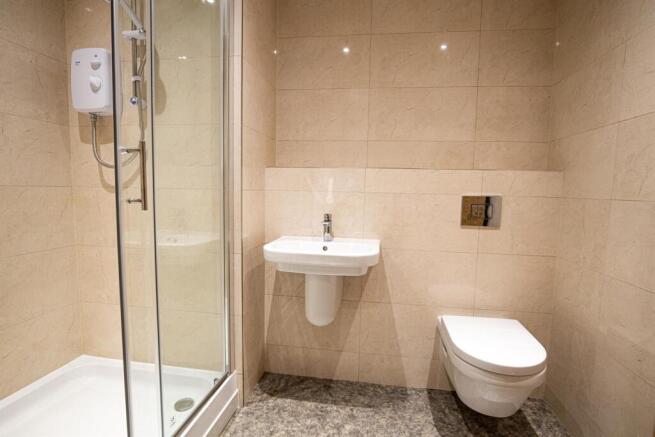 3 bed Apartment to rent Image 8