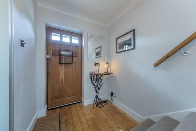 4 Holford Crescent-014.JPG